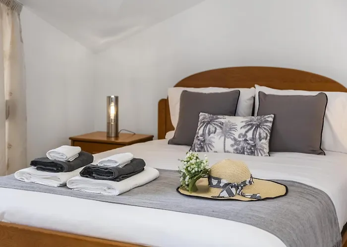 Golden Coast By Homie Daire Calheta (Madeira)