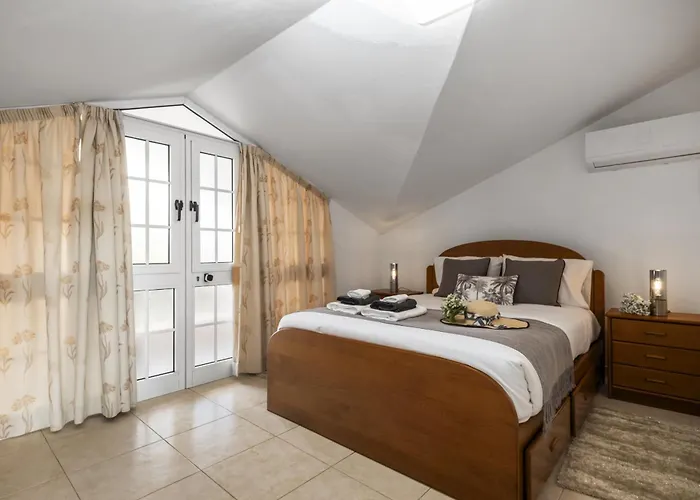 Golden Coast By Homie Daire